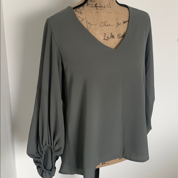 Vici balloon sleeve top - Picture 3 of 4